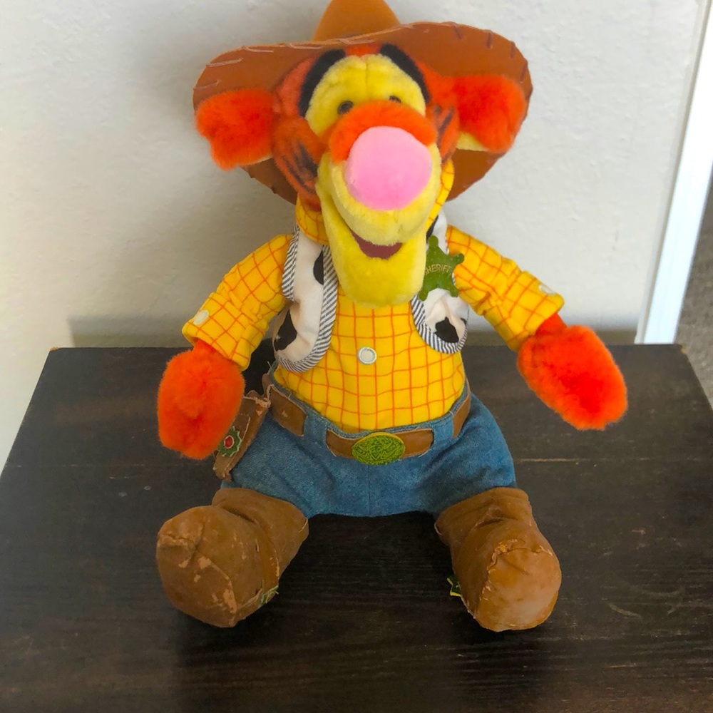 Tigger from Winnie the Pooh sheriff style